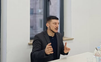 Hovsep Khurshudyan gave a lecture to the students of the Young Leaders School in Vagharshapat